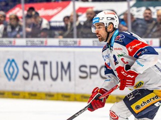 Peter Čerešňák v drese Pardubíc.