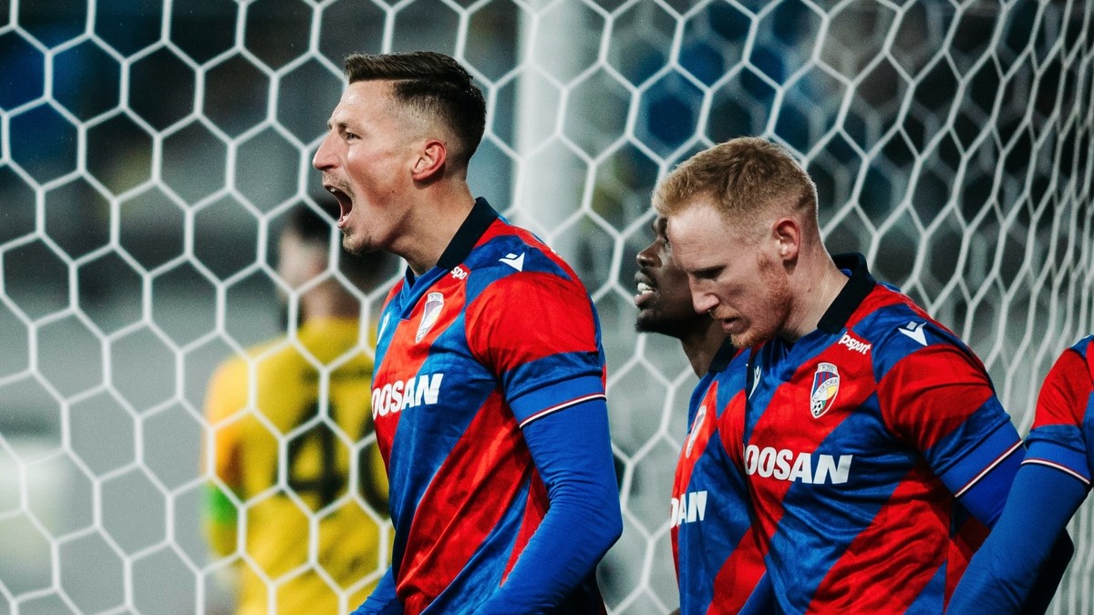 Dávid Krčík (číslo 37). 