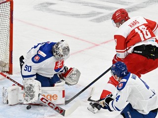 Brankár Rastislav Eliaš, David Mudrák a Nikolaj Krag-Christiansen v zápase Slovensko - Dánsko na turnaji Nemecký pohár 2024.