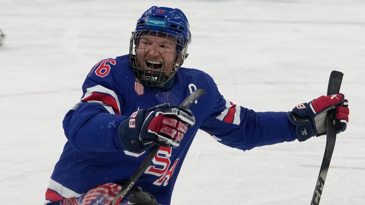 Americký reprezentant v parahokeji Declan Farmer.