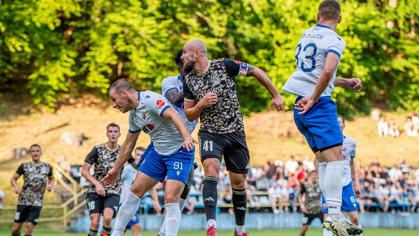 Stopér Banskej Bystrice Ľubomír Willwéber (v strede, s číslom 41) nechýba v ideálnej zostave jesene.