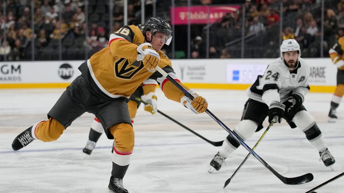 Pavel Dorofejev v drese Vegas Golden Knights.