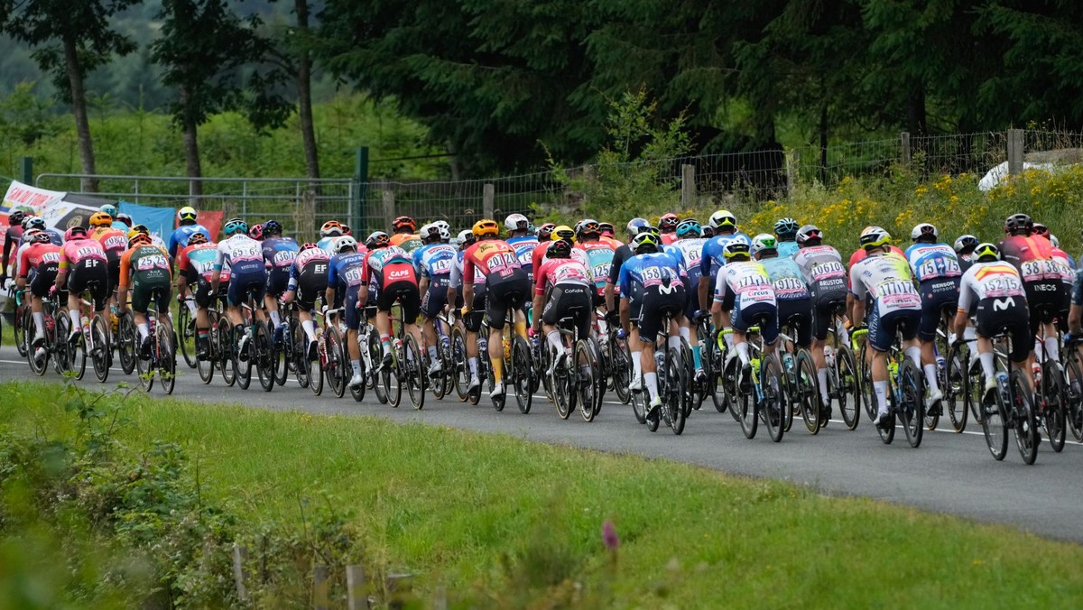 Pelotón cyklistov. 
