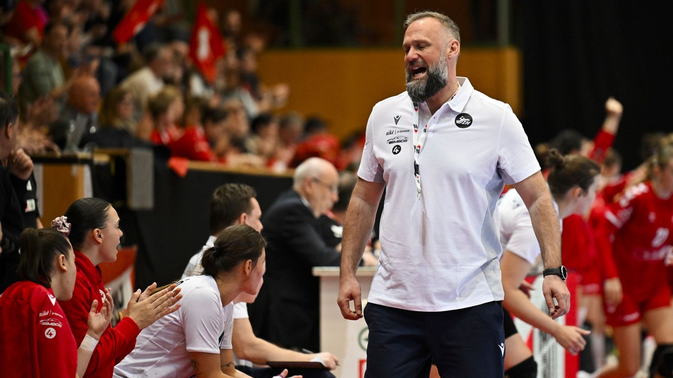 Tréner slovenskej hádzanárskej reprezentácie žien Jan Beňadik 