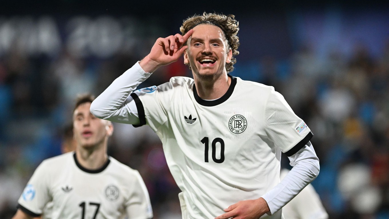 Nemecký útočník Nick Woltemade strieľa gól v zápase proti Slovinsku na EURO U21 2025.