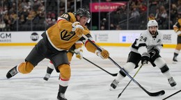 Pavel Dorofejev v drese Vegas Golden Knights.