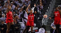 Momentka zo zápasu Golden State Valkyries - Atlanta Dream.