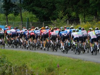 Pelotón cyklistov. 