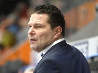 Tréner Tomek Valtonen počas zápasu HK Dukla Ingema Michalovce - HK Spišská Nová Ves v 37. kole Tipos extraligy.