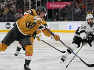 Pavel Dorofejev v drese Vegas Golden Knights.