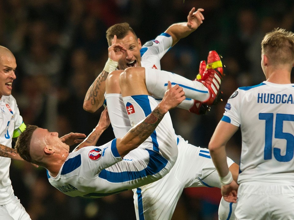 Juraj Kucka a jeho salto po góle v zápase medzi Slovenskom a Španielskom.