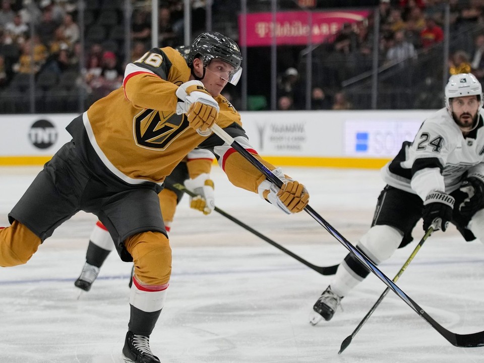 Pavel Dorofejev v drese Vegas Golden Knights.