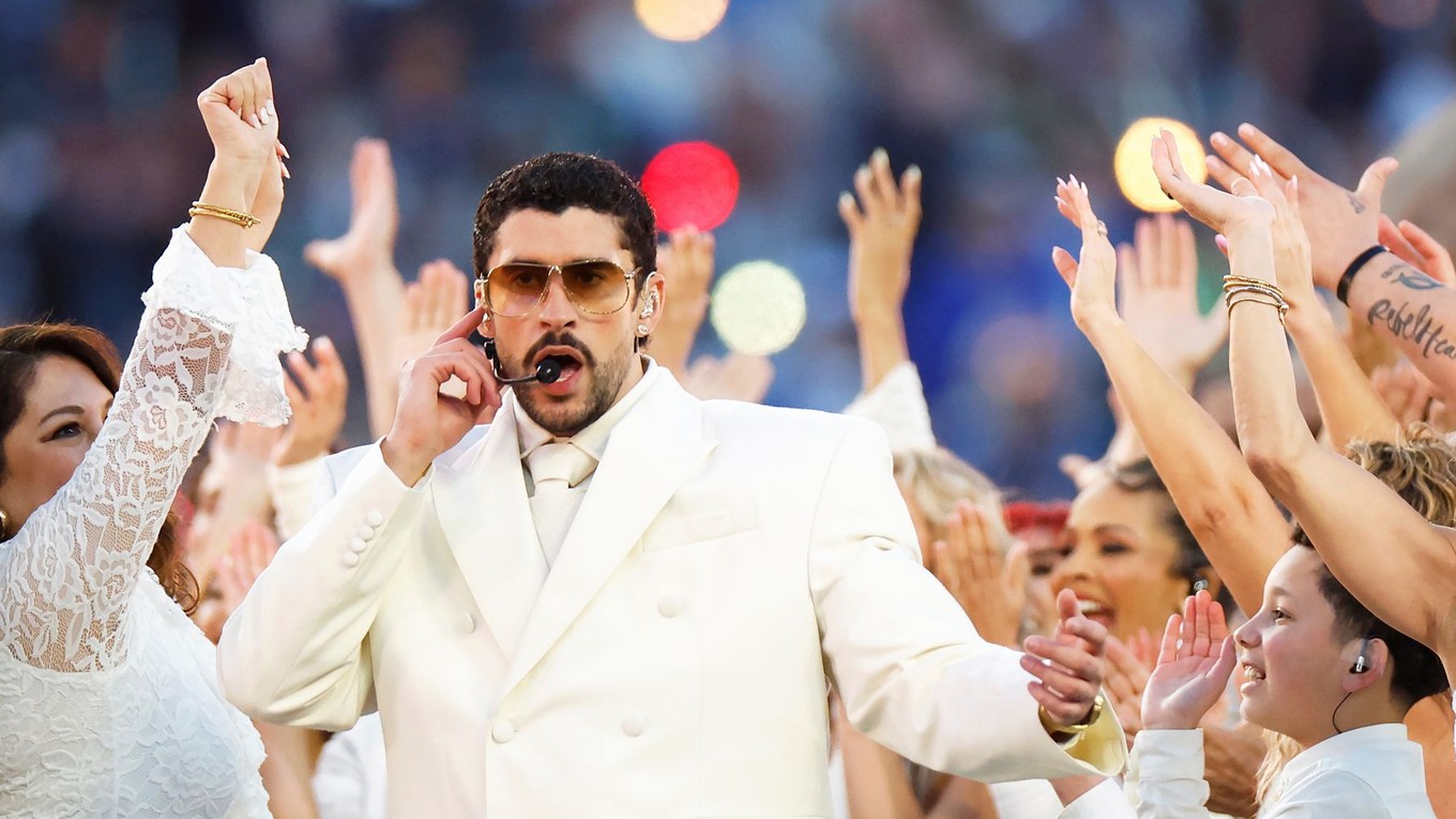 Bad Bunny počas polčasovej show v Super Bowl 60.