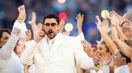 Bad Bunny počas polčasovej show v Super Bowl 60.