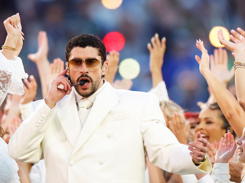 Bad Bunny počas polčasovej show v Super Bowl 60.