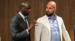 Na snímke sprava generálny riaditeľ klubu Ivan Kmotrík ml. a nový tréner ŠK Slovan Bratislava Yaya Touré.