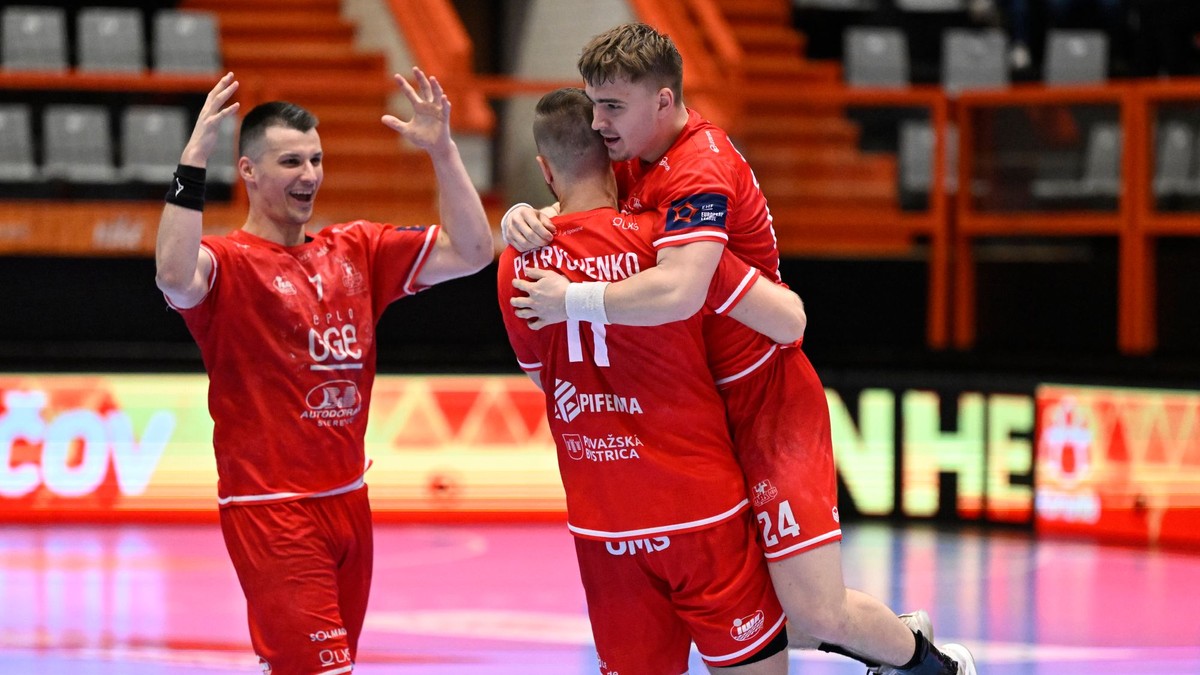 Hráči Považskej Bystrice sa tešia z víťazstva