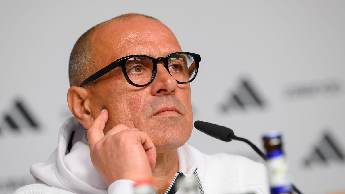 Tréner slovenskej futbalovej reprezentácie Francesco Calzona počas tlačovej konferencie pred zápasom Nemecko - Slovensko.