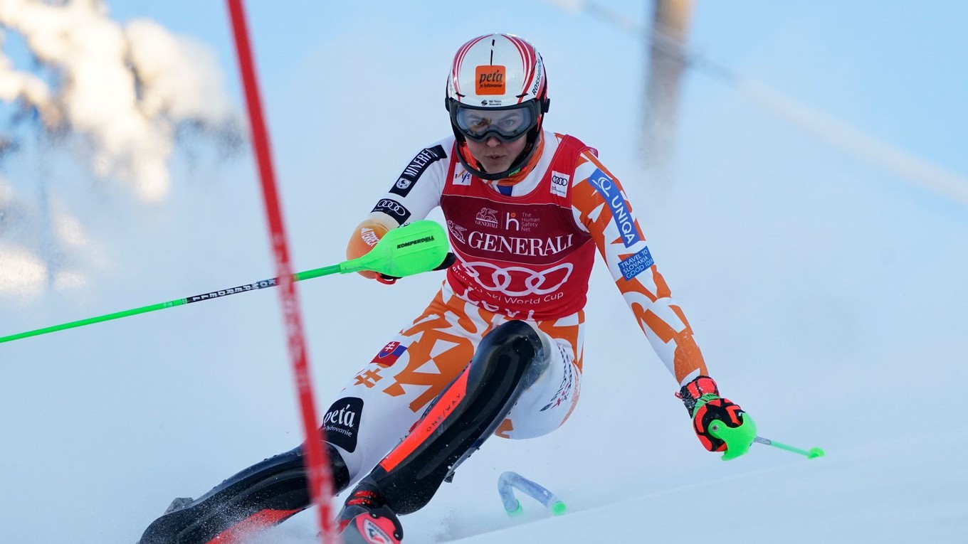 Petra Vlhová počas slalomu vo fínskom Levi. 