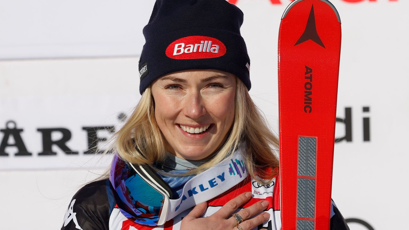 Mikaela Shiffrinová sa teší z víťazstva v slalome v Aare 2024. 