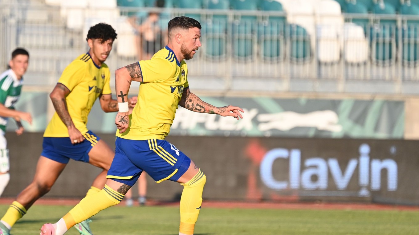 Erik Pačinda (vpravo) v zápase MFK Skalica - MFK Zemplín Michalovce v 1. kole Niké ligy.