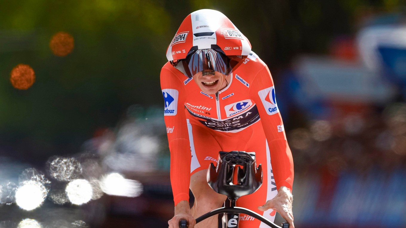 Jonas Vingegaard počas časovky na Vuelte 2025