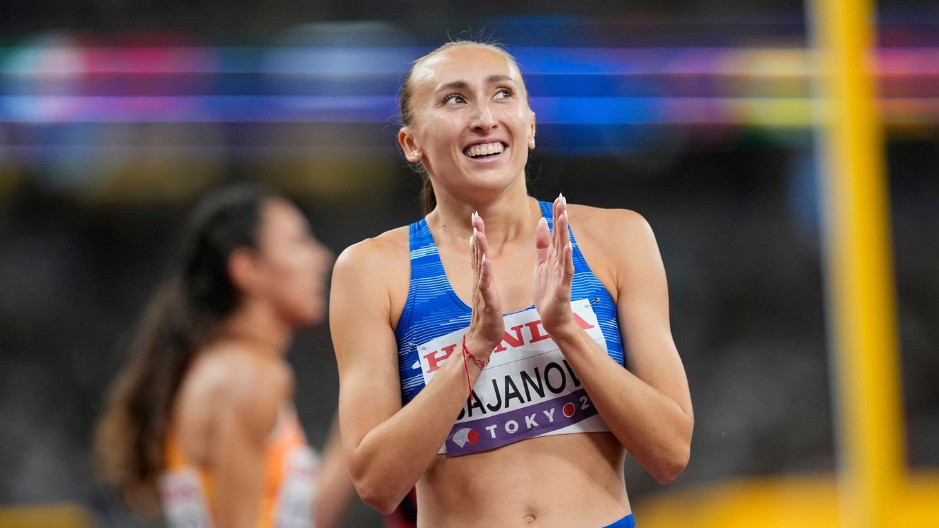 Gabriela Gajanová sa teší z tretieho miesta v rozbehu 800 metrov žien na MS v Tokiu 2025.
