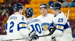 Hráči Fínska sa tešia z víťazstva nad Dánskom.