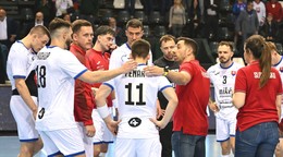 Na snímke slovenskí hádzanári po prehre prvého barážového zápasu o postup na MS 2027 Slovensko - Severné Macedónsko. 