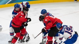Momentka zo zápasu Kanada - USA počas ZOH 2026.
