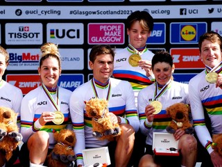 Stefan Bissegger, Stefan Küng, Mauro Schmid, Elise Chabbeyová, Nicole Kollerová a Marlen Reusserová získali zlato v časovke miešaných družstiev na MS v cyklistike 2023.
