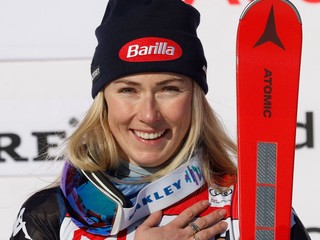 Mikaela Shiffrinová sa teší z víťazstva v slalome v Aare 2024. 