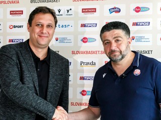 Nový tréner slovenskej basketbalovej reprezentácie Oliver Vidin (vpravo) a prezident Slovenskej basketbalovej asociácie (SBA) Michal Ondruš.
