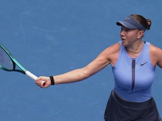 Amanda Anisimovová v zápase semifinále dvojhry na turnaji WTA v Pekingu.