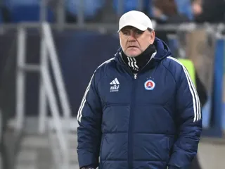 Na snímke tréner Slovana Vladimír Weiss st.