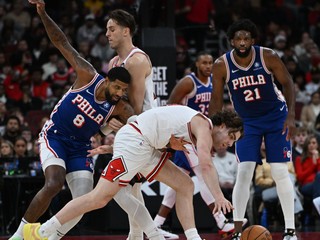 Momentka zo zápasu Chicago - Philadelphia.