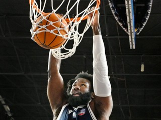 Na snímke Raynera Zynique Thornton (Slovan) v stretnutí 21. kola Tipos SBL.