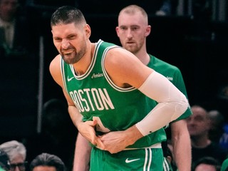 Nikola Vučevič sa zranil v zápase proti Dallasu.