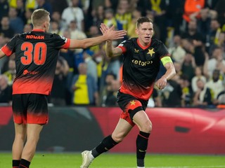 Slavia Praha oslavuje gól.