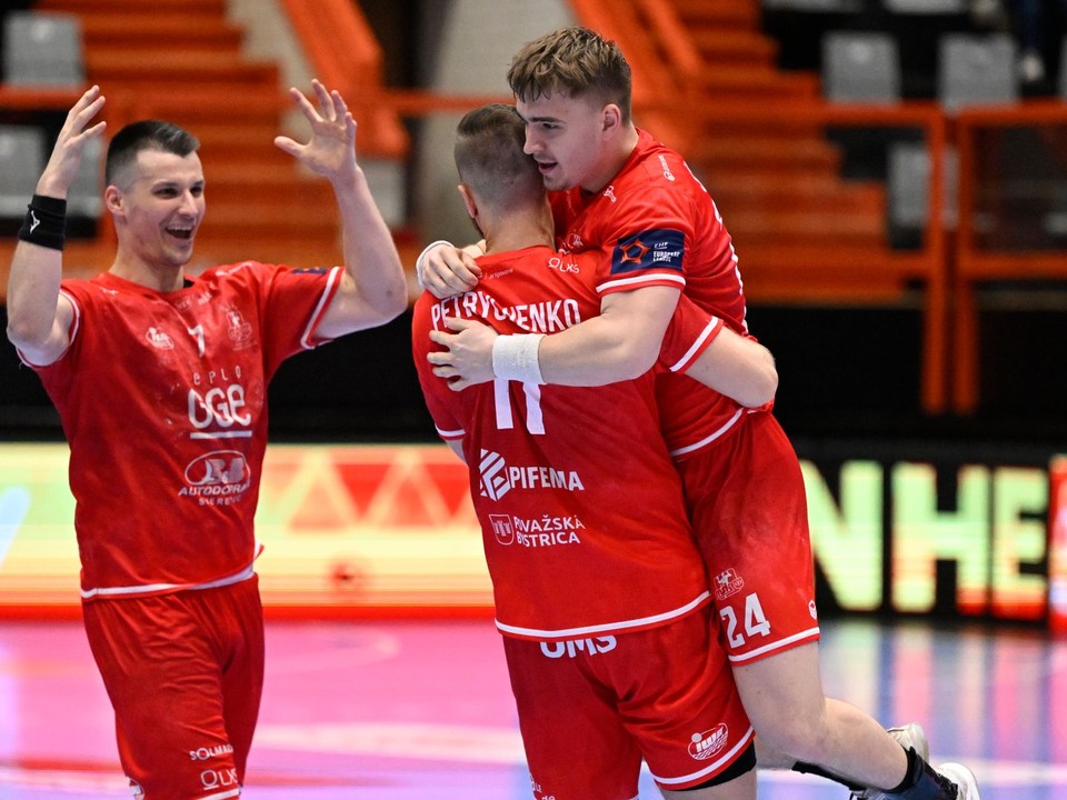 Hráči Považskej Bystrice sa tešia z víťazstva