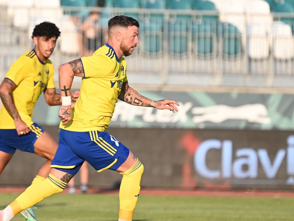 Erik Pačinda (vpravo) v zápase MFK Skalica - MFK Zemplín Michalovce v 1. kole Niké ligy.