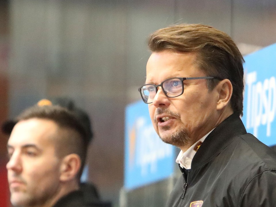 Tommi Hämäläinen počas predohrávky 14. kola Tipsport ligy HKM Zvolen - HK Dukla Trenčín.