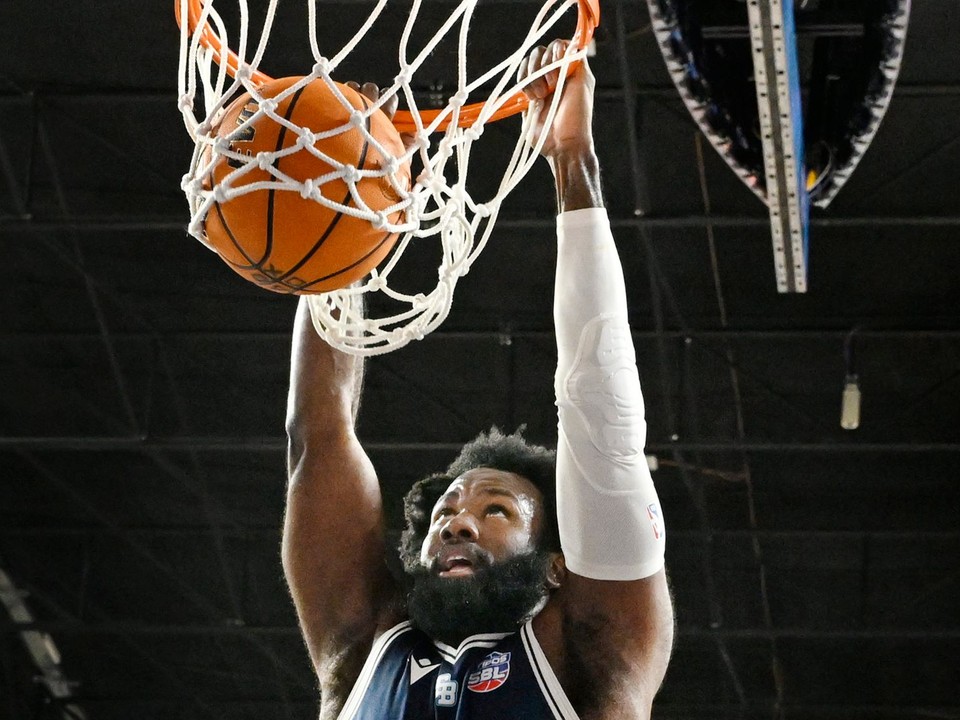 Na snímke Raynera Zynique Thornton (Slovan) v stretnutí 21. kola Tipos SBL.