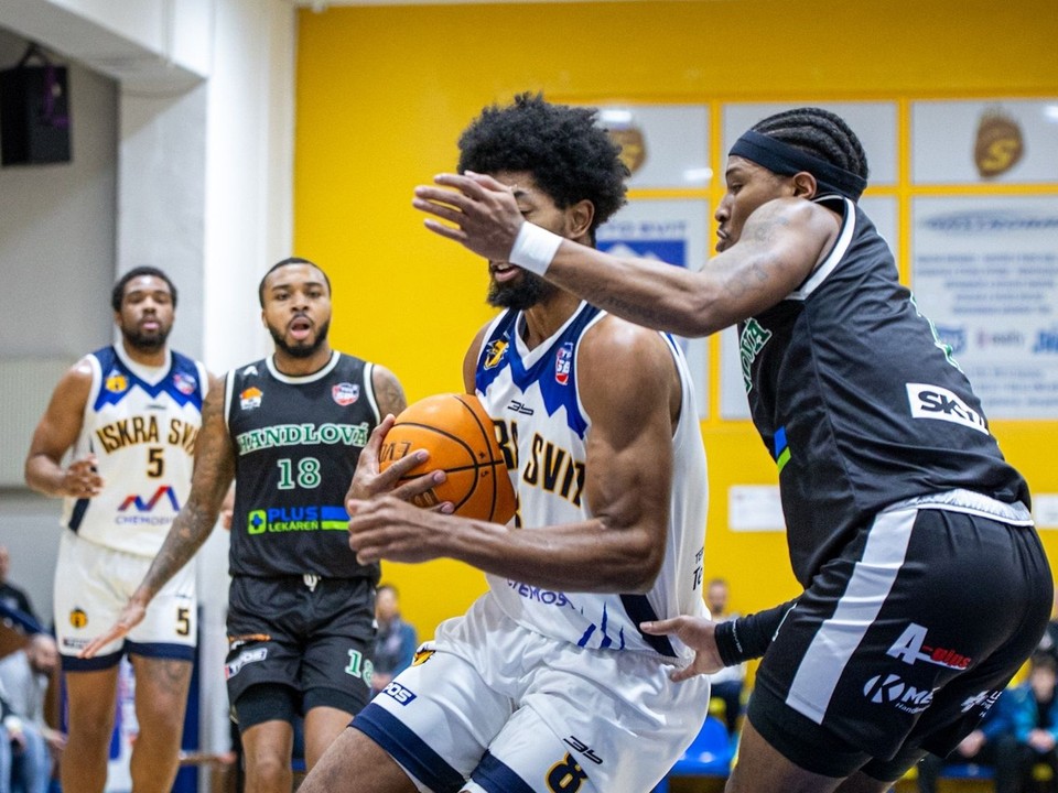 Momentka zo zápasu Iskra Svit - MBK Handlová.