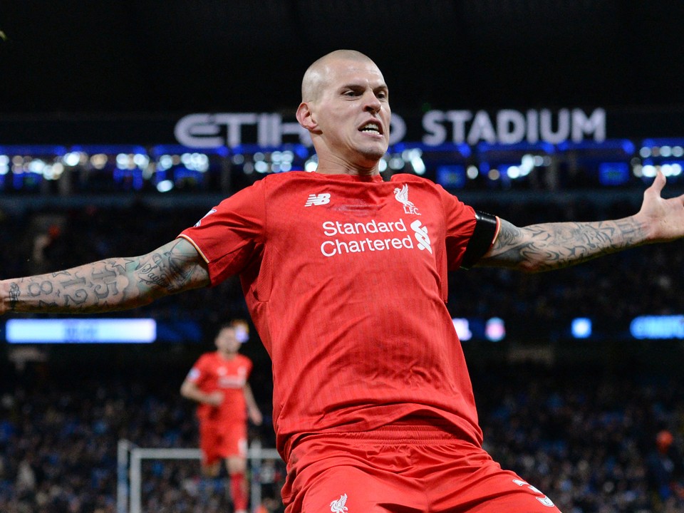 Martin Škrtel oslavuje gól v drese Liverpoolu.