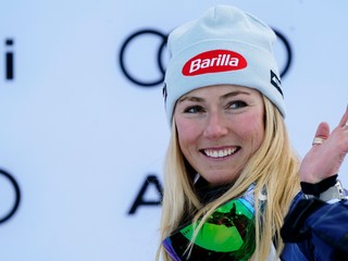 Mikaela Shiffrinová máva fanúšikom po druhom víťazstve v Semmeringu.