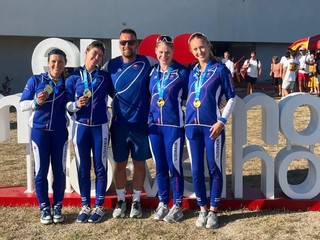 Členky ženského štvorkajaku.