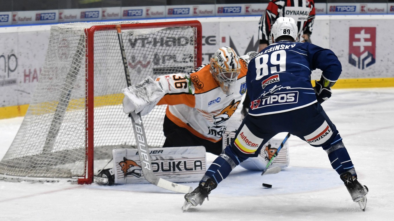 Adrián Holešinský v drese HK Nitra.