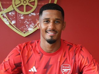 William Saliba podpísal novú zmluvu s Arsenalom. 