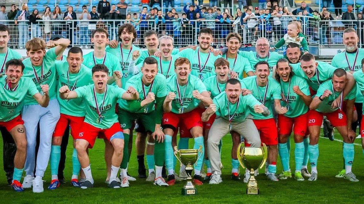 Futbalisti MŠK Senec.